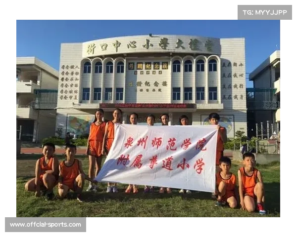 晋江足球训练中心布置七赛场,家长看台区限流保障安全 晋江足球训练中心布置七赛场,家长看台区限流保障安全